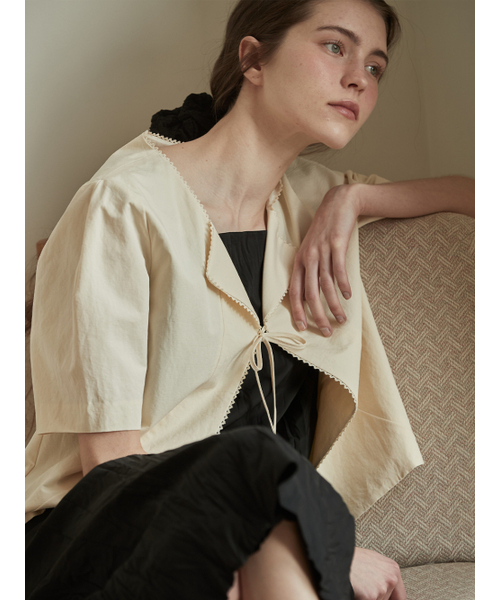 BEMUSE MANSION(ビミューズマンション)の「Lace flat collar jacket - Butter(その他アウター・レディース・ライトイエロー・FREE)」の2枚目の写真