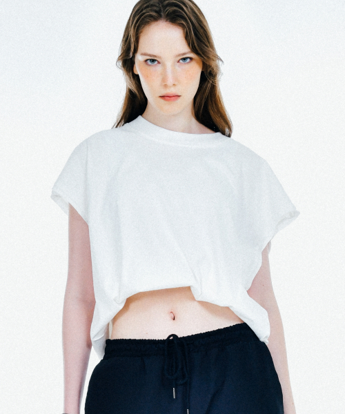 COME（シーオーエムイー）の「[UNISEX] WORLD PEACE Oversized Raw Edge Sleeveless T-Shirt (White)（Tシャツ/カットソー・メンズ・その他・1(M)/2(L)）」の2枚目の写真