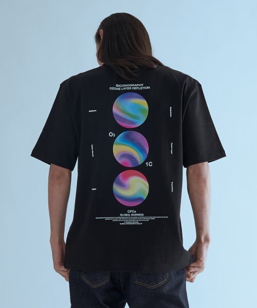 ICONOGRAPHY(アイコノグラフィー)の「地球の日 Part 1. オゾン層破壊 BK(Tシャツ/カットソー・レディース・ブラック・SMALL/MEDIUM/LARGE/X-LARGE)」の2枚目の写真