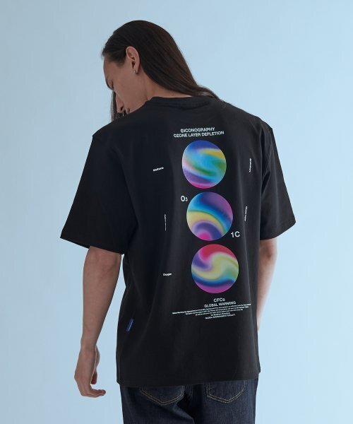 ICONOGRAPHY(アイコノグラフィー)の「地球の日 Part 1. オゾン層破壊 BK(Tシャツ/カットソー・レディース・ブラック・SMALL/MEDIUM/LARGE/X-LARGE)」の3枚目の写真
