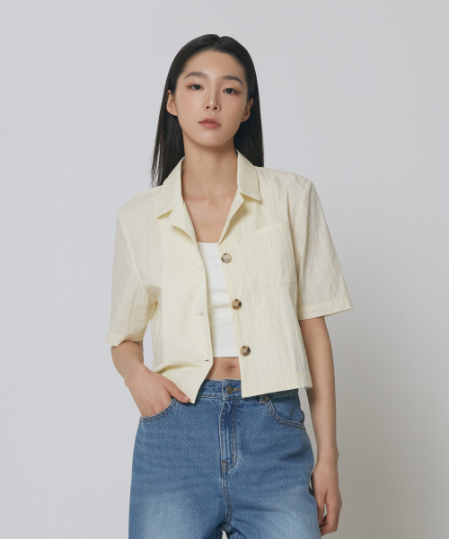 Express Holiday(エクスプレスホリデー)の「オープンカラークロップシャツ_アイボリー(シャツ/ブラウス・レディース・その他・SMALL/MEDIUM)」の1枚目の写真