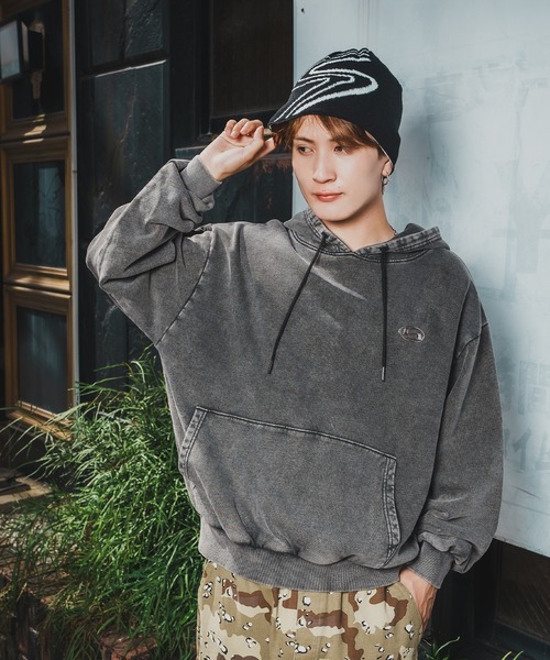 En serio TOKYO(エンソリオトーキョー)の「【SIDEWAYSTANCE】ケミカル裏毛プルパーカー(パーカー・メンズ・ブラック・SMALL/MEDIUM/X-LARGE)」の2枚目の写真