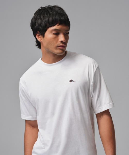 JORDAN BRAND(ジョーダンブランド)の「JORDAN BRAND SNEAKER PATCH SS CREW T-SHIRT / ジョーダン ブランド スニーカー パッチ S/S クルー T-シャツ / NIKE【SP】(Tシャツ/カットソー・メンズ・ホワイト/ブラック・M/S/XXL/XL/L)」の2枚目の写真