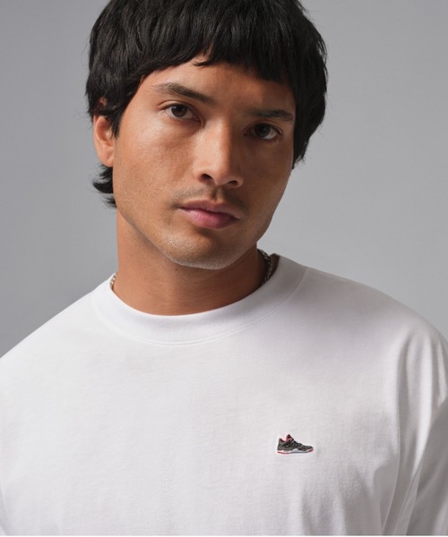 JORDAN BRAND(ジョーダンブランド)の「JORDAN BRAND SNEAKER PATCH SS CREW T-SHIRT / ジョーダン ブランド スニーカー パッチ S/S クルー T-シャツ / NIKE【SP】(Tシャツ/カットソー・メンズ・ホワイト/ブラック・M/S/XXL/XL/L)」の3枚目の写真