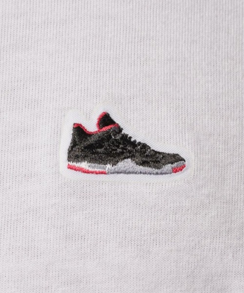 JORDAN BRAND(ジョーダンブランド)の「JORDAN BRAND SNEAKER PATCH SS CREW T-SHIRT / ジョーダン ブランド スニーカー パッチ S/S クルー T-シャツ / NIKE【SP】(Tシャツ/カットソー・メンズ・ホワイト/ブラック・M/S/XXL/XL/L)」の4枚目の写真