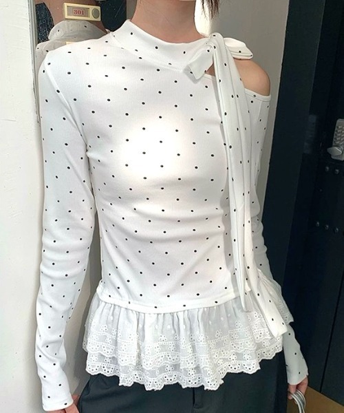 SHEENA(シーナ)の「ドット柄ボウタイリボン裾レースワンショルトップス(Tシャツ/カットソー・レディース・ホワイト・M)」の2枚目の写真