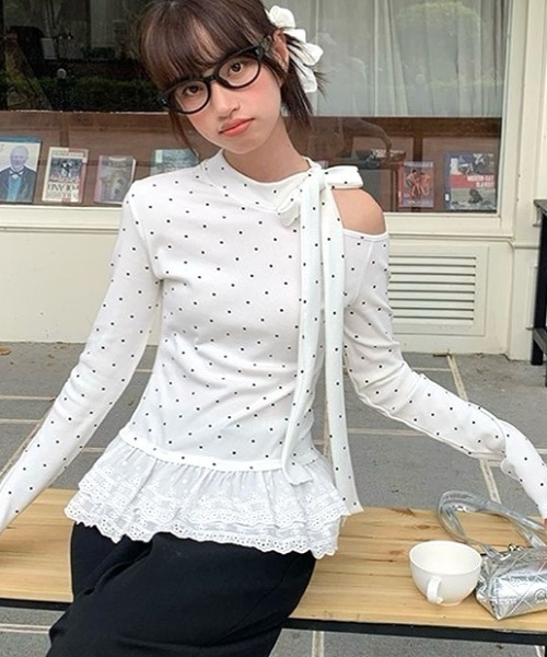 SHEENA(シーナ)の「ドット柄ボウタイリボン裾レースワンショルトップス(Tシャツ/カットソー・レディース・ホワイト・M)」の6枚目の写真