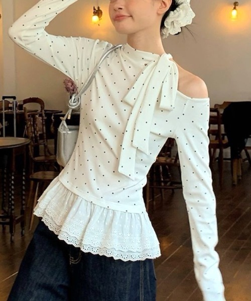 SHEENA(シーナ)の「ドット柄ボウタイリボン裾レースワンショルトップス(Tシャツ/カットソー・レディース・ホワイト・M)」の17枚目の写真