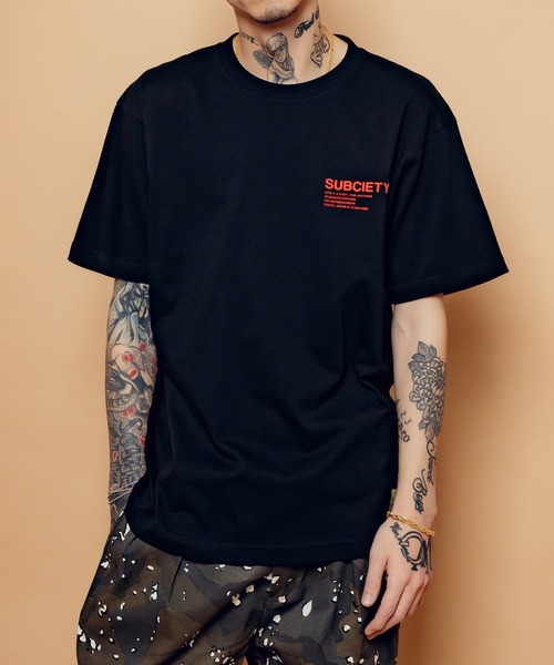 Subciety(サブサエティ)の「ORIGIN tee(Tシャツ/カットソー・メンズ・ブラック×ホワイト/ホワイト/グレイッシュブルー/ブラック×レッド・SMALL/MEDIUM/LARGE/X-LARGE/XX-LARGE)」の4枚目の写真
