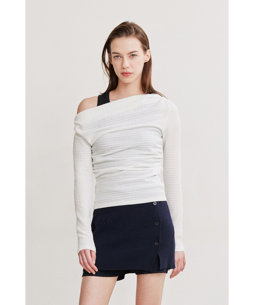 AFTERHOURS(アフターアワーズ)の「OFF-SHOULDER SHIRRING TOP (IVORY)(Tシャツ/カットソー・レディース・その他・FREE)」の1枚目の写真