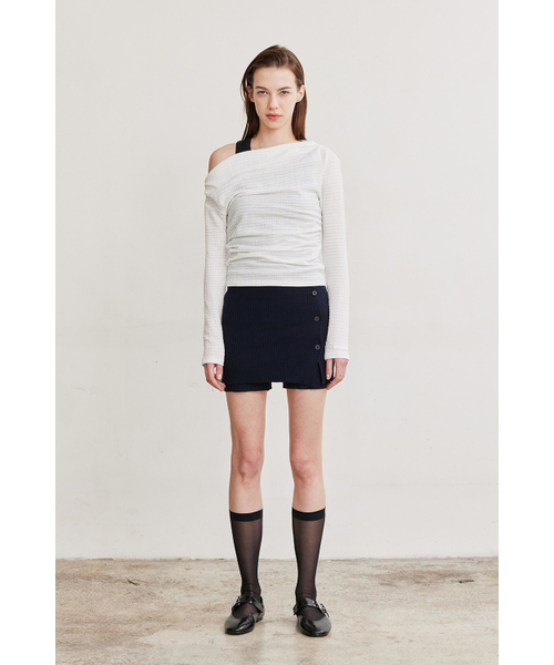 AFTERHOURS(アフターアワーズ)の「OFF-SHOULDER SHIRRING TOP (IVORY)(Tシャツ/カットソー・レディース・その他・FREE)」の2枚目の写真