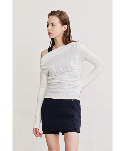 AFTERHOURS(アフターアワーズ)の「OFF-SHOULDER SHIRRING TOP (IVORY)(Tシャツ/カットソー・レディース・その他・FREE)」の4枚目の写真
