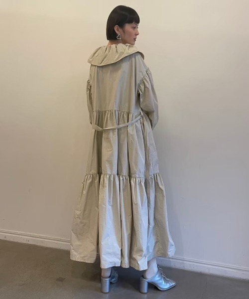 HONEY MI HONEY（ハニーミーハニー）の「taffeta tiered one-piece coat（トレンチコート・レディース・ベージュ・FREE）」の4枚目の写真