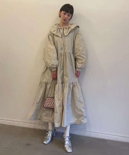 HONEY MI HONEY（ハニーミーハニー）の「taffeta tiered one-piece coat（トレンチコート・レディース・ベージュ・FREE）」の5枚目の写真