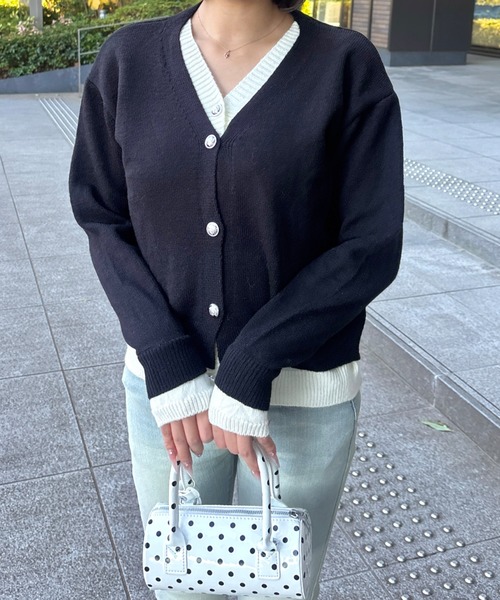 Mejoul(メジュール)の「【2026春夏新作】パールボタン付き 配色レイヤードVネックアンサンブルカーディガン(カーディガン/ボレロ・レディース・グレー/ブラック/ピンク/ベージュ・F)」の11枚目の写真