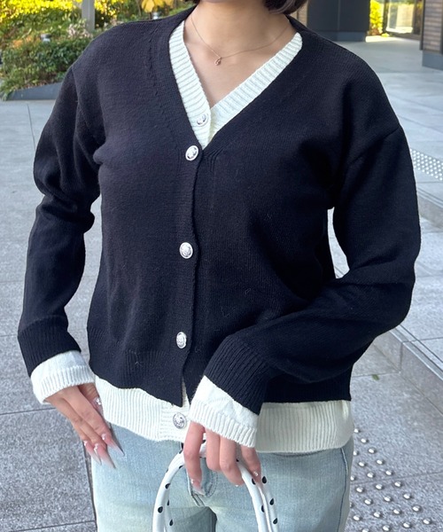 Mejoul(メジュール)の「【2026春夏新作】パールボタン付き 配色レイヤードVネックアンサンブルカーディガン(カーディガン/ボレロ・レディース・グレー/ブラック/ピンク/ベージュ・F)」の13枚目の写真