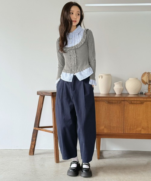 Jewelobe（ジュエローブ）の「カーブシルエットクロップドパンツ（その他パンツ・レディース・チャコールグレー/ライトグレー/ネイビー・M/S）」の4枚目の写真
