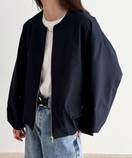 fredy emue（フレディエミュ）の「2WAYノーカラー撥水サーブルクロスブルゾン（ブルゾン・レディース・ネイビー/ベージュ・38）」の6枚目の写真