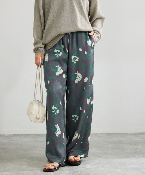 IENA（イエナ）の「Deveauxボタニカルフラワープリントパンツ（その他パンツ・レディース・チャコールグレー/アイボリー・38/36）」の5枚目の写真