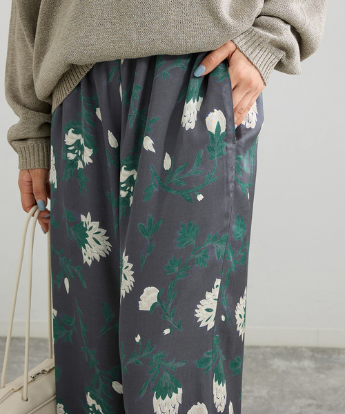 IENA（イエナ）の「Deveauxボタニカルフラワープリントパンツ（その他パンツ・レディース・チャコールグレー/アイボリー・38/36）」の10枚目の写真
