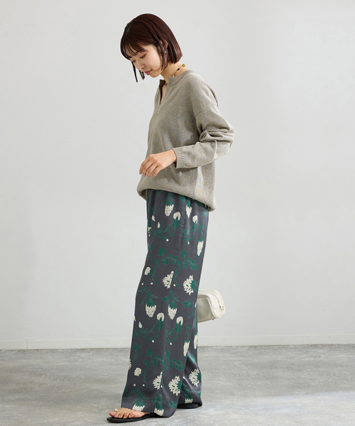 IENA（イエナ）の「Deveauxボタニカルフラワープリントパンツ（その他パンツ・レディース・チャコールグレー/アイボリー・38/36）」の12枚目の写真