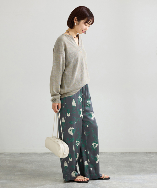 IENA（イエナ）の「Deveauxボタニカルフラワープリントパンツ（その他パンツ・レディース・チャコールグレー/アイボリー・38/36）」の14枚目の写真