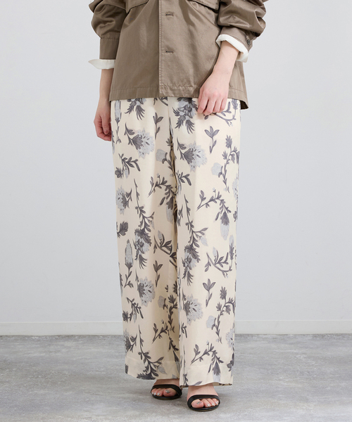 IENA（イエナ）の「Deveauxボタニカルフラワープリントパンツ（その他パンツ・レディース・チャコールグレー/アイボリー・38/36）」の15枚目の写真