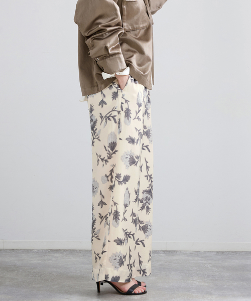 IENA（イエナ）の「Deveauxボタニカルフラワープリントパンツ（その他パンツ・レディース・チャコールグレー/アイボリー・38/36）」の18枚目の写真