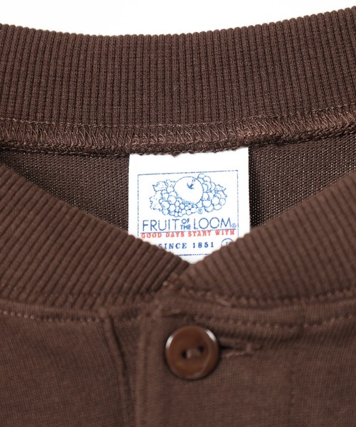 FRUIT OF THE LOOM(フルーツオブザルーム)の「ヘビーオンスL/Sヘンリーネック 長袖(Tシャツ/カットソー・メンズ・ブラウン/ホワイト・M/L/XL/XXL)」の15枚目の写真