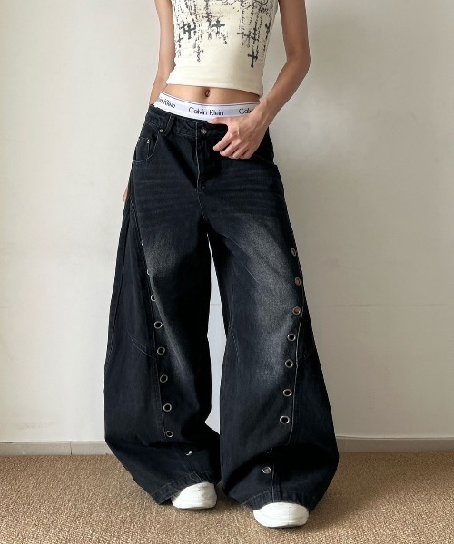 UP START(アップスタート)の「【LAMPOON】アイレットデザインカーブデニムパンツ(デニムパンツ・レディース・ブラック・LARGE/MEDIUM)」の7枚目の写真
