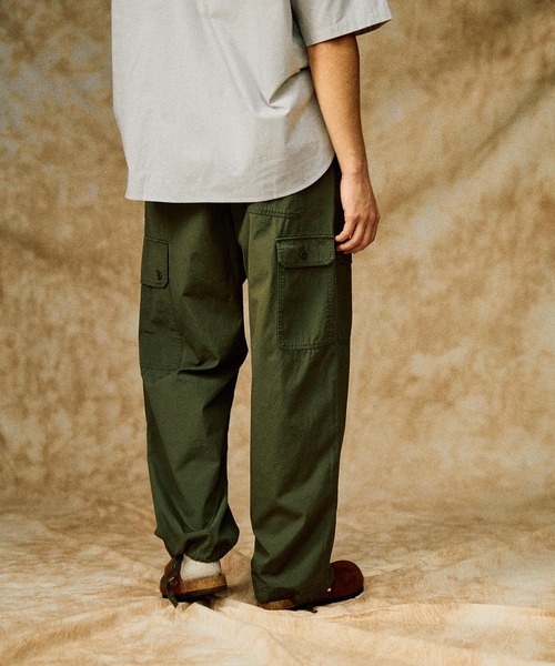 niko and...(ニコアンド)の「【ANDSEWN (アンドソーン)】7ポケットカーゴパンツ(カーゴパンツ・メンズ・チャコール/カーキ・MEDIUM/LARGE)」の1枚目の写真