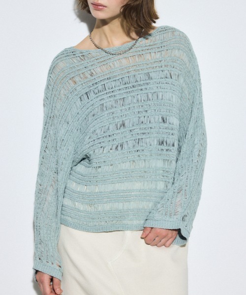AZUL by moussy(アズールバイマウジー)の「テープヤーンドルマンニットトップス(ニット/セーター・レディース・グレイッシュベージュ/ライトブルー/ブラック・FREE)」の3枚目の写真