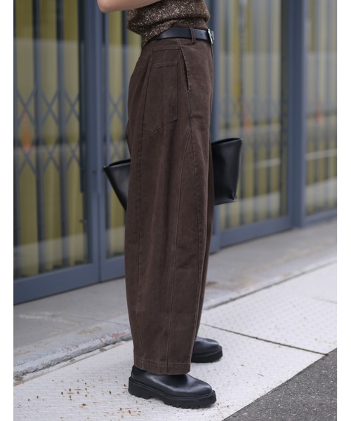 Marient（マリエント）の「カーブ切替デニムPT（デニムパンツ・レディース・ブラウン・S）」の2枚目の写真