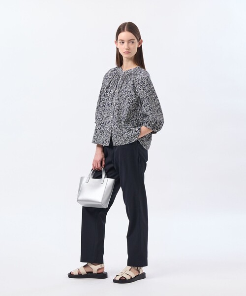 MACKINTOSH PHILOSOPHY（ﾏｯｷﾝﾄｯｼｭ ﾌｨﾛｿﾌｨｰ）の「バイカラーフラワープリントブラウス（シャツ/ブラウス・レディース・グレー系その他2/ホワイト系その他・36/38）」の3枚目の写真