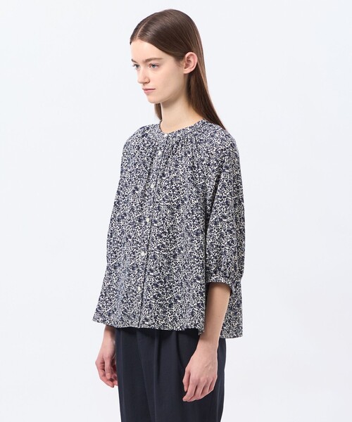 MACKINTOSH PHILOSOPHY（ﾏｯｷﾝﾄｯｼｭ ﾌｨﾛｿﾌｨｰ）の「バイカラーフラワープリントブラウス（シャツ/ブラウス・レディース・グレー系その他2/ホワイト系その他・36/38）」の6枚目の写真