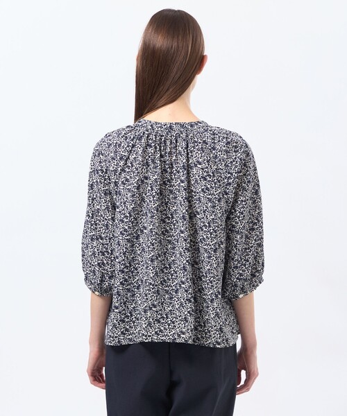 MACKINTOSH PHILOSOPHY（ﾏｯｷﾝﾄｯｼｭ ﾌｨﾛｿﾌｨｰ）の「バイカラーフラワープリントブラウス（シャツ/ブラウス・レディース・グレー系その他2/ホワイト系その他・36/38）」の7枚目の写真