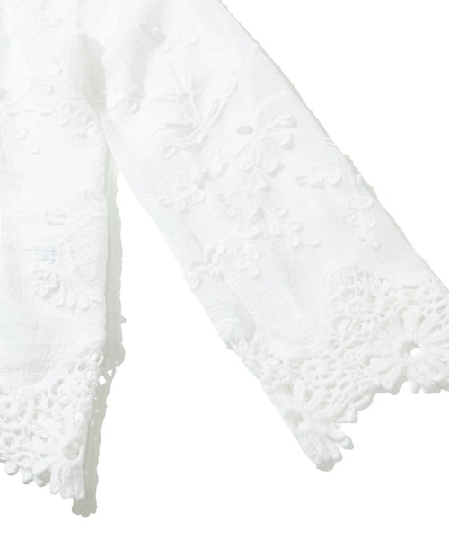 CUBE SUGAR（キューブシュガー）の「CUBE SUGAR/キューブシュガー　花柄 レースシアーシャツ（シャツ/ブラウス・レディース・ホワイト・FREE）」の4枚目の写真