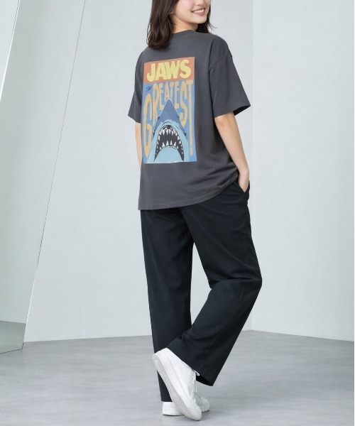 ALWAYS GOOD TIME(オルウェイズグッドタイム)の「【JAWS/ジョーズ】USD加工アートワークプリント半袖Tシャツ/Movie Tee/ユニセックス(Tシャツ/カットソー・メンズ・ブラック系その他/アイボリー/ホワイト系その他/スミクロ・L/M/LL)」の21枚目の写真