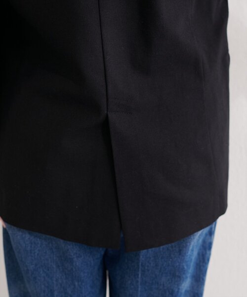 natural couture(ナチュラルクチュール)の「〈osono〉べこべこ金釦綿麻テーラードジャケット(テーラードジャケット・レディース・ネイビー/ブラック/ライトベージュ/ベージュ・FREE)」の13枚目の写真