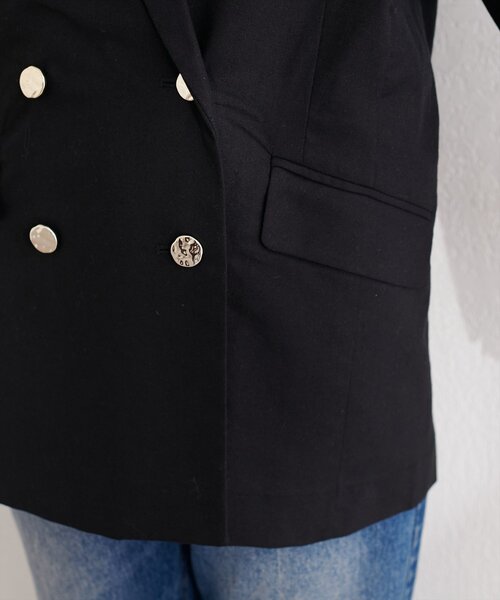 natural couture(ナチュラルクチュール)の「〈osono〉べこべこ金釦綿麻テーラードジャケット(テーラードジャケット・レディース・ネイビー/ブラック/ライトベージュ/ベージュ・FREE)」の16枚目の写真