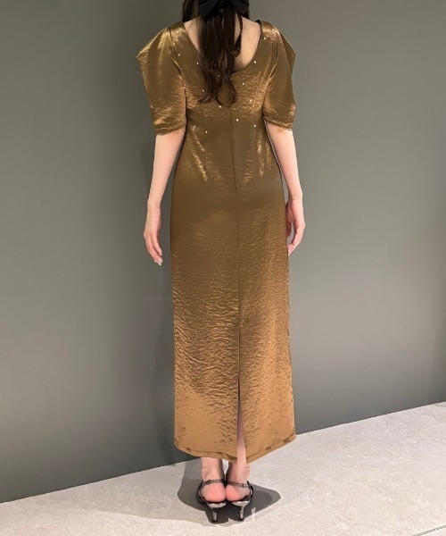 ANDRESD(アンドレスド)の「パールグローサテンドレス / pearl glow satin dress(ドレス・レディース・ブラック/ブロンズ・L/M/S)」の12枚目の写真