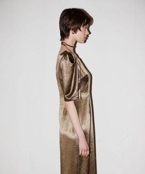 ANDRESD(アンドレスド)の「パールグローサテンドレス / pearl glow satin dress(ドレス・レディース・ブラック/ブロンズ・L/M/S)」の21枚目の写真