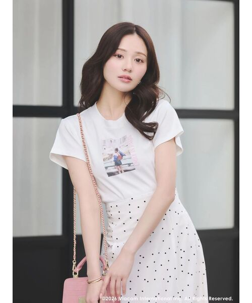 MERCURYDUO（マーキュリーデュオ）の「【EMILY IN PARISコラボ】バーティカルフォトTシャツ（Tシャツ/カットソー・レディース・オフホワイト・FREE）」の3枚目の写真