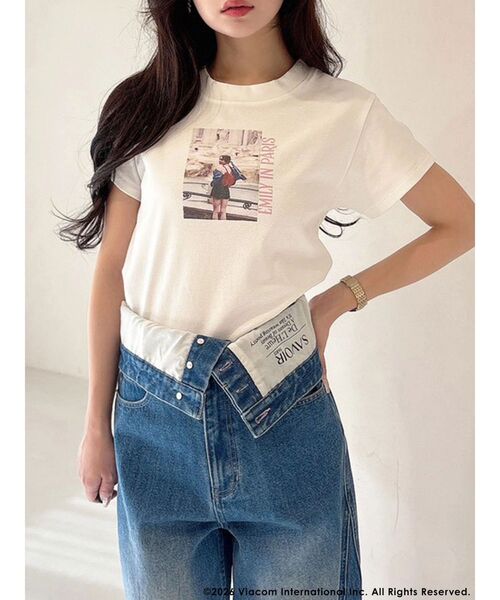 MERCURYDUO（マーキュリーデュオ）の「【EMILY IN PARISコラボ】バーティカルフォトTシャツ（Tシャツ/カットソー・レディース・オフホワイト・FREE）」の8枚目の写真