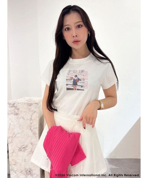 MERCURYDUO（マーキュリーデュオ）の「【EMILY IN PARISコラボ】バーティカルフォトTシャツ（Tシャツ/カットソー・レディース・オフホワイト・FREE）」の13枚目の写真