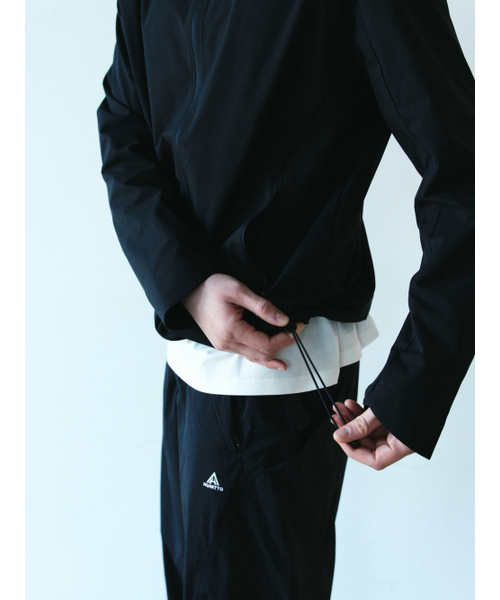 HUMTTO(ハムト)の「共用トラックフルジップジャケット(ジャージ・レディース・ブラック/ネイビー・MEDIUM/X-LARGE/XX-LARGE/LARGE/XXX-LARGE)」の10枚目の写真