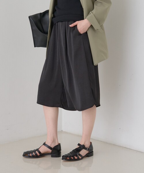 Rouge vif（ルージュヴィフ）の「シックサテンハーフパンツ/ワイドキュロット/ウエストゴム（その他パンツ・レディース・ブラック・36/38）」の3枚目の写真