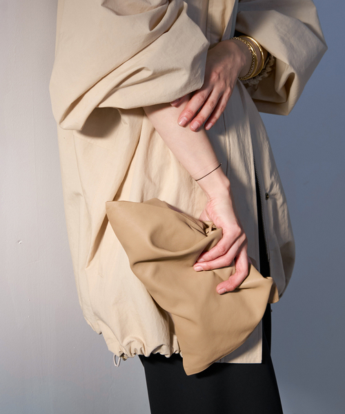 plage（プラージュ）の「《WEB限定追加》les Tendre leather clutch バッグ（ショルダーバッグ・レディース・ブラック/モカ・FREE）」の14枚目の写真