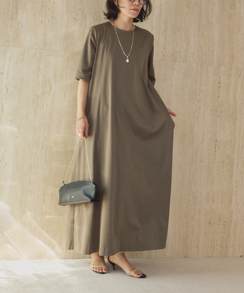 VERMEIL par iena（ヴェルメイユパーイエナ）の「Smooth マキシワンピース（ワンピース・レディース・ブラック/カーキ・FREE）」の2枚目の写真