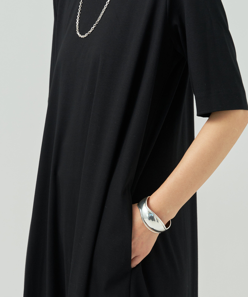 VERMEIL par iena（ヴェルメイユパーイエナ）の「Smooth マキシワンピース（ワンピース・レディース・ブラック/カーキ・FREE）」の3枚目の写真